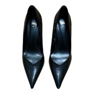 Zara black pointed toe shoes